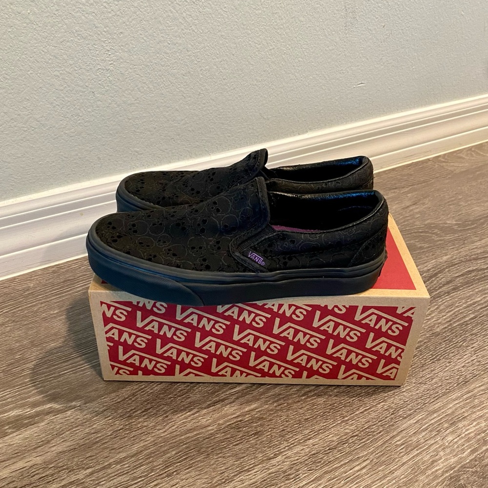Vans Classic Slip On Shoes Flocked Skulls Black/Purple